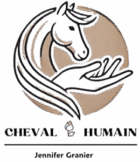 Logo Chevel & Humain : tête de cheval stylisée avec crinière et mains tendues. Texte : CHEVAL & HUMAIN, Jennifer Granier. Symbole du lien équine-humain.
