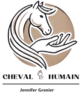 Logo Chevel & Humain : tête de cheval stylisée avec crinière et mains tendues. Texte : CHEVAL & HUMAIN, Jennifer Granier. Symbole du lien équine-humain.